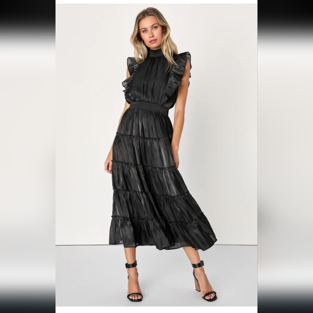 LULU'S TIERED MIDI DRESS MEDIUM